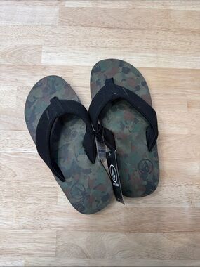 Volcom Kids Camo Flip Flops with Black Straps